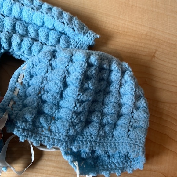 Baby Handknitted cardigan and bonnet set color baby blue - Picture 9 of 17